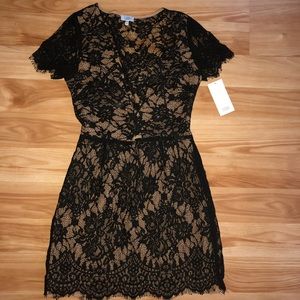Tobi lace-up lace dress